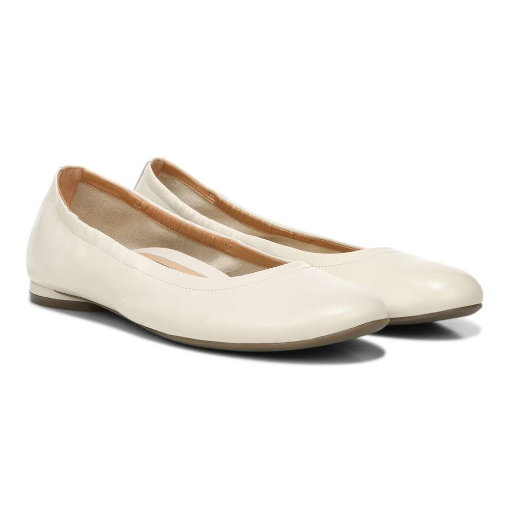 Alexa Flat Cream – Vionic Shoes